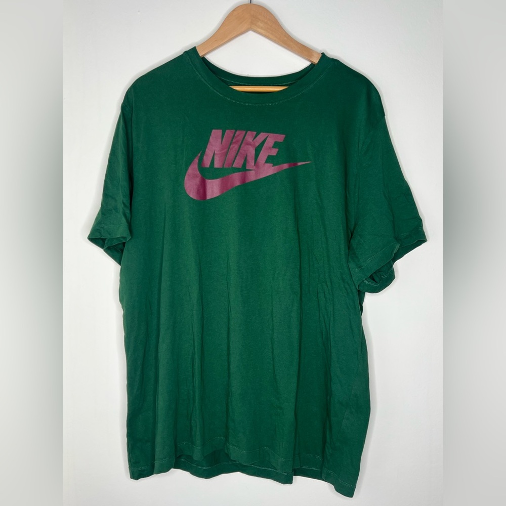 Nke Sportswear T-Shirt Mens Size XXL Green Purple Logo Short Sleeve Graphic Tee